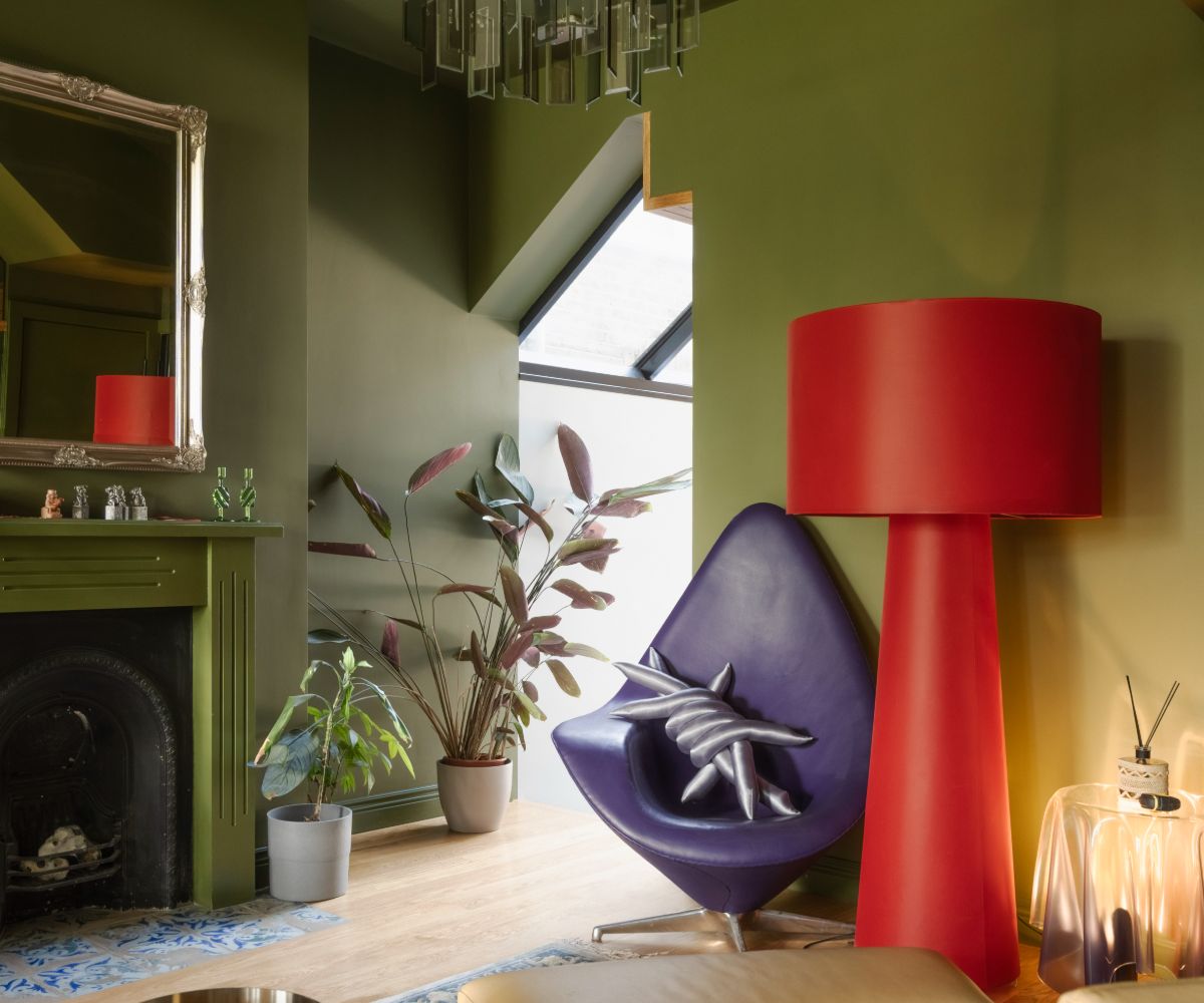 Side extension lounge